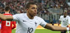Kylian Mbappe jak Pele